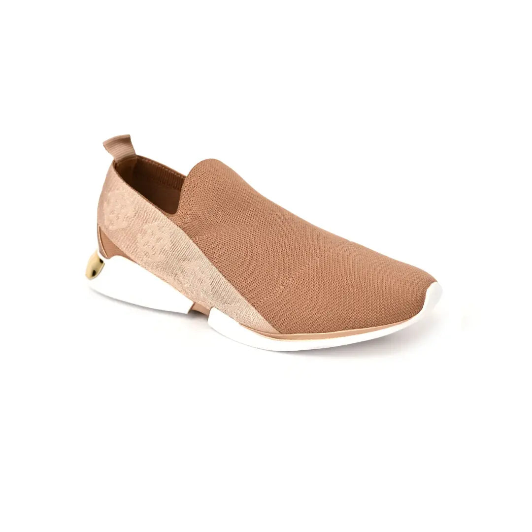 Lightweight Slip-on Knitted Sneakers